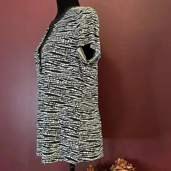 New York & Company Stretch Blouse - Picture 3 of 8